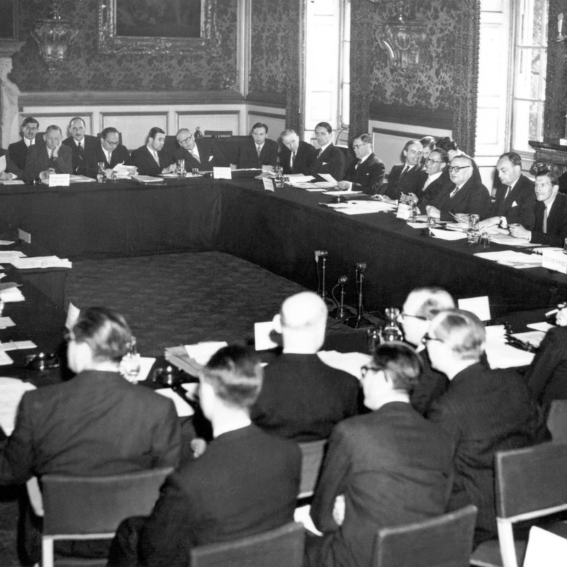 coe's tweet photo. #OnThisDay in 1949, the Council of Europe was founded, uniting nations under a vision of unity and progress.  Explore our photo series of the historic signing by leaders across Europe 🇧🇪🇩🇰🇫🇷🇮🇪🇮🇹🇱🇺🇳🇱🇳🇴🇸🇪🇬🇧. Celebrate 75 years of #Democracy #HumanRights and #RuleOfLaw. 

#CoE75