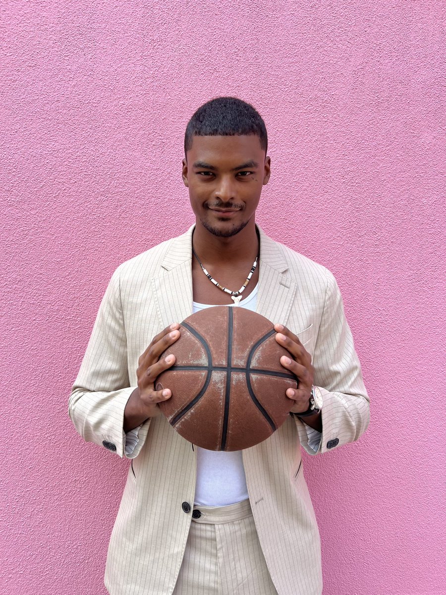 Eugon_'s tweet photo. Let’s get this summer going in New York! 
#newyork #model #casting #basketball https://t.co/RqnsqjESGr