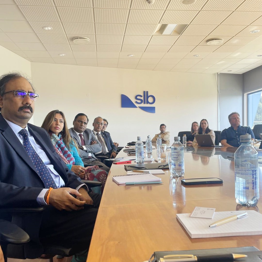 Ms. Esha Srivastava, Joint Secretary (IC) @PetroleumMin 🇮🇳, visited the SLB Technology Centre in Stavanger, Norway, accompanied by an official delegation. The deliberation focused on emerging opportunities in India's E&P sector and collaboration in New Energy solutions.…