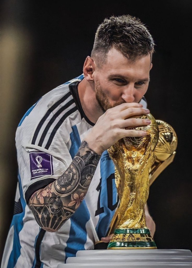 @FIFAWorldCup @Daddyboyy8 And Messi won it.