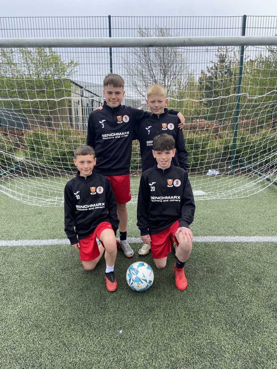 ⚽️ S1 Boys School of Football ⚽️ A huge thank you to Liam at Benchmarx Joinery for sorting out sponsorship for our S1 Boys School of Football group. 🤝⚽️ This has provided the boys with full training kit which they will wear to SOF sessions and match days. 👏🏻⚽️ #LasswadeSOF