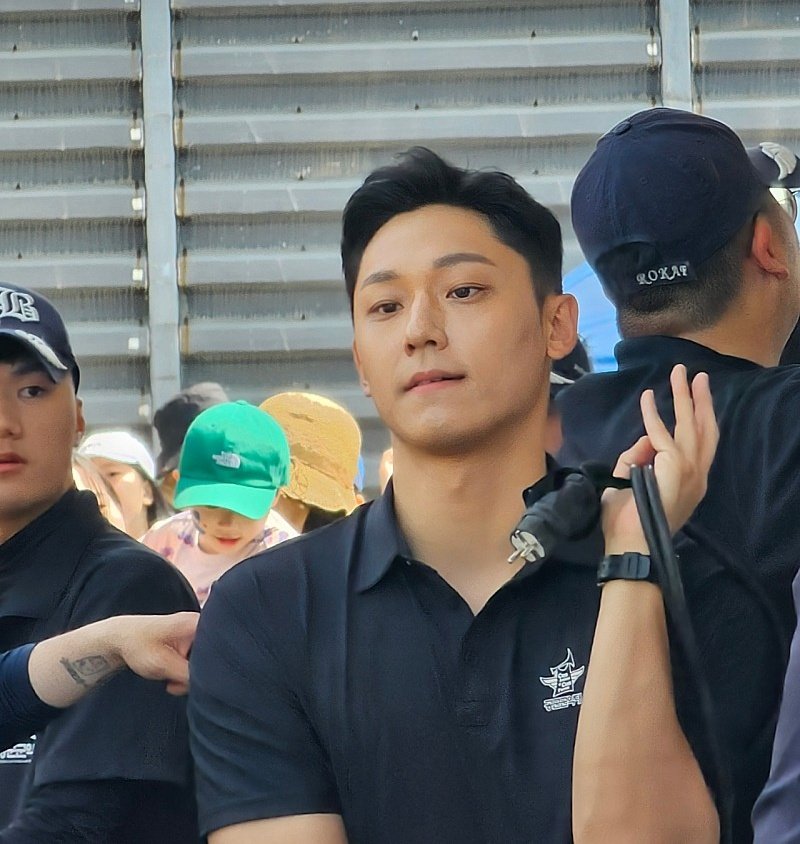 blueskypallette's tweet image. But fr.... bulky lee dohyun is not in my 2024 bingo card.. like beneran GEDE BGT 😳🥹