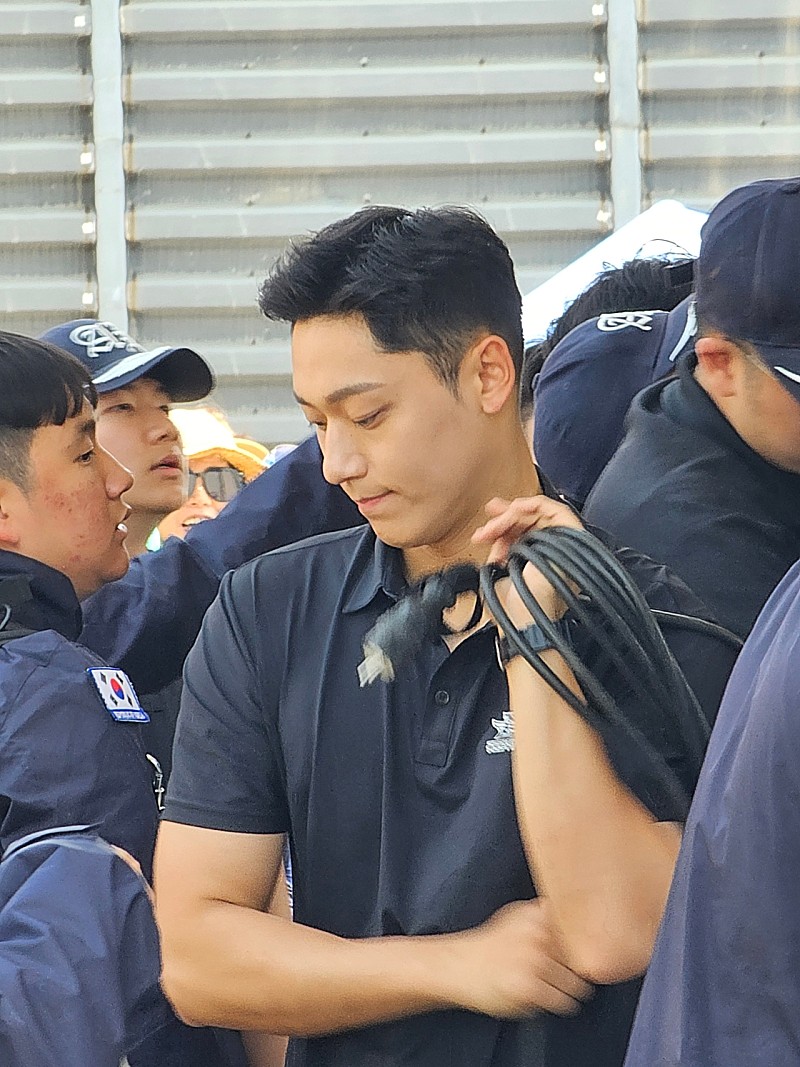 blueskypallette's tweet image. But fr.... bulky lee dohyun is not in my 2024 bingo card.. like beneran GEDE BGT 😳🥹