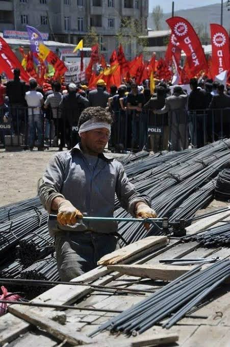 Recep Tayyip Erdoğan'ın dediği gibi helal rızık peşinde koşan tüm işçilerin işçiler bayramı kutlu olsun... Provokasyon peşinde koşanlar hariç. #1MAYIS #1mayisemekvedayanismagunu