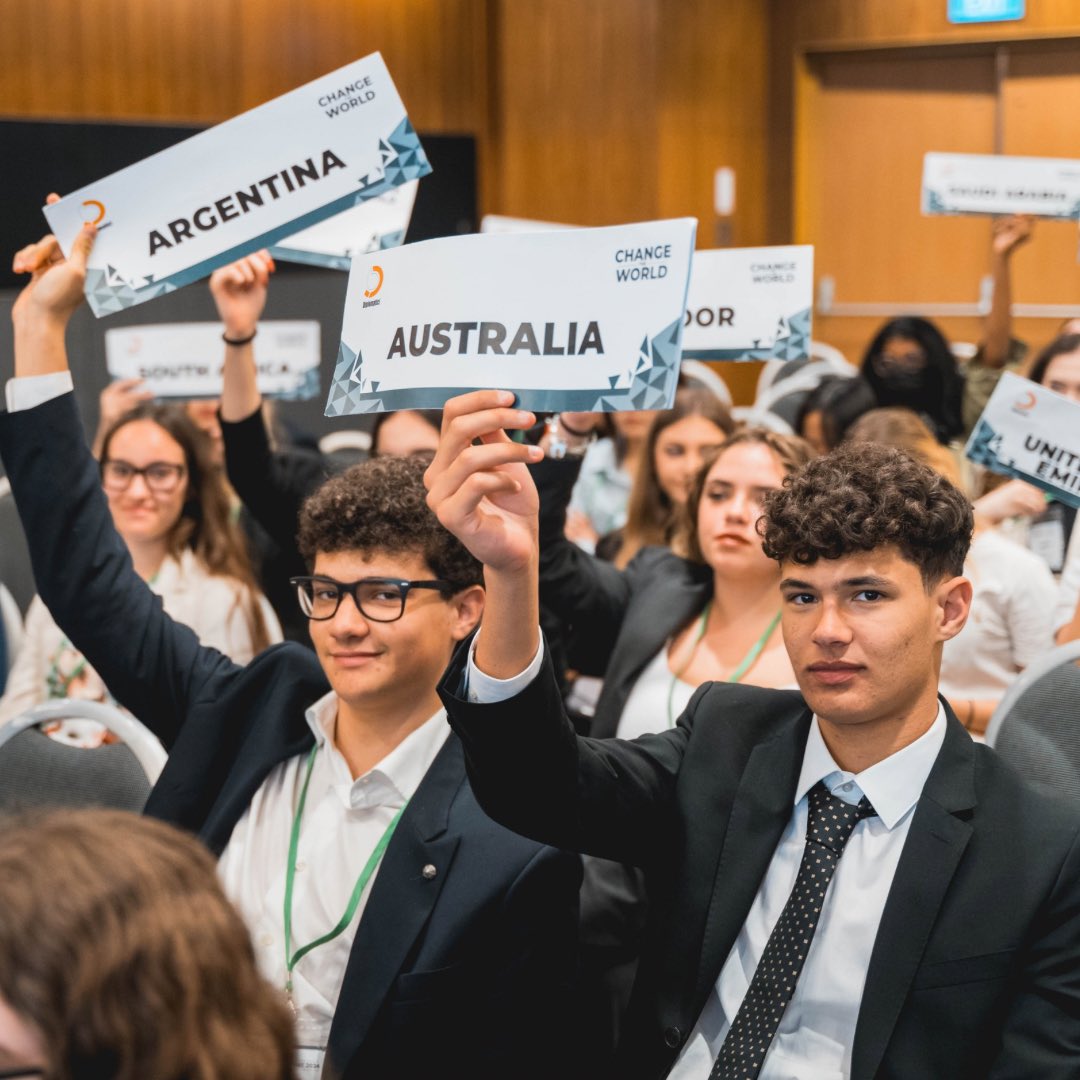 diplomatici's tweet photo. Le alleanze si sono ormai formate, le crisis sono state superate e si può passare alle voting procedures! 🎤
#cwmunsingapore2024 #cwmun https://t.co/ZIWplVv9Zh