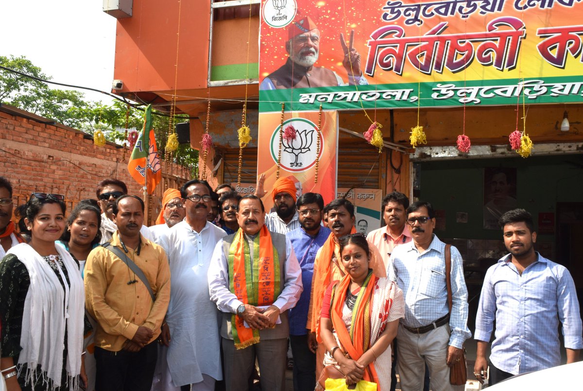 Arrived at #Uluberia Lok Sabha election office this afternoon. Warm enthusiasm among @BJP4Bengal friends amid rising summer heat of 43 to 44 degrees C.