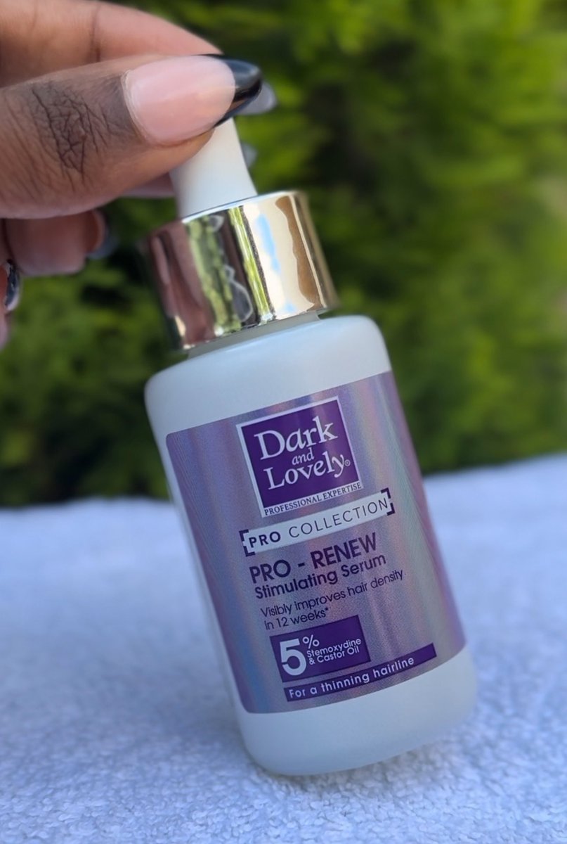 KeaKhutsoane's tweet photo. Not even Mpilo, and definitely not gate keeping 

The DARK AND LOVELY PRO RENEW STIMULATING SERUM is the reason my HAIRLINE grew back and I’ve shared that countless times and It really  does work BUT I ONLY used it on my HAIRLINE https://t.co/ch3dYa7CEk