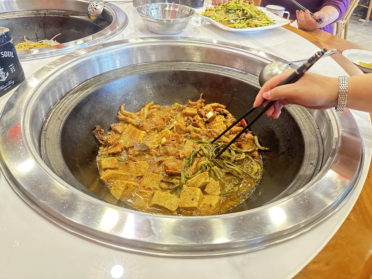 In Northeastern China, “iron pot stew” is a traditional cooking method originating from folk cuisine in the region. It is characterized by the use of high-quality meats and vegetables, which are slowly stewed in an iron pot over low heat.

Iron pot stew typically uses pork, beef,