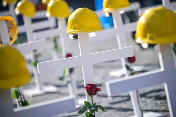 MarcoADoria1's tweet image. Questo 1 Maggio lo dedico a chi ha perso il lavoro , a chi non l&apos;ha mai avuto, a chi lavora senza diritti e a chi sul lavoro ha perso la vita.
#Marcodoria