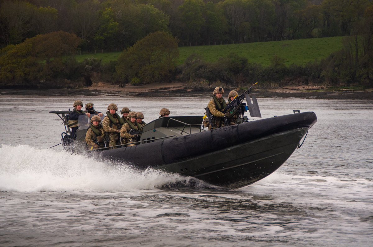 Last week @47cdoRM added value to RM Young Officers training by providing expert coxswains and boat capability. This training is an important milestone as they look to refining their recce and raiding skills as future commanders🗡️ 💪🏼 #RoyalMarines