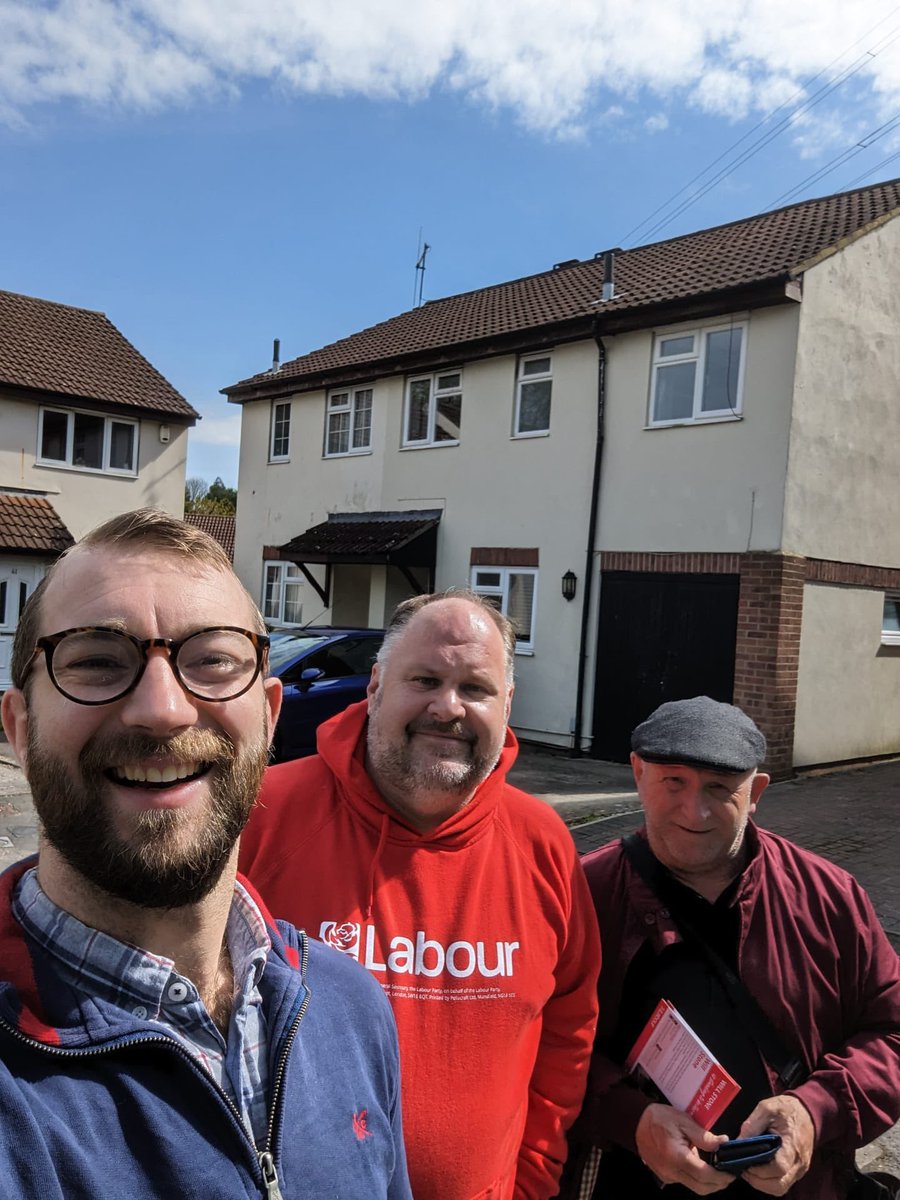 Now out with @WStone4SN and Steve in Haydon Wick for Cllr Ray Ballman! Vote Labour tomorrow! 🌹