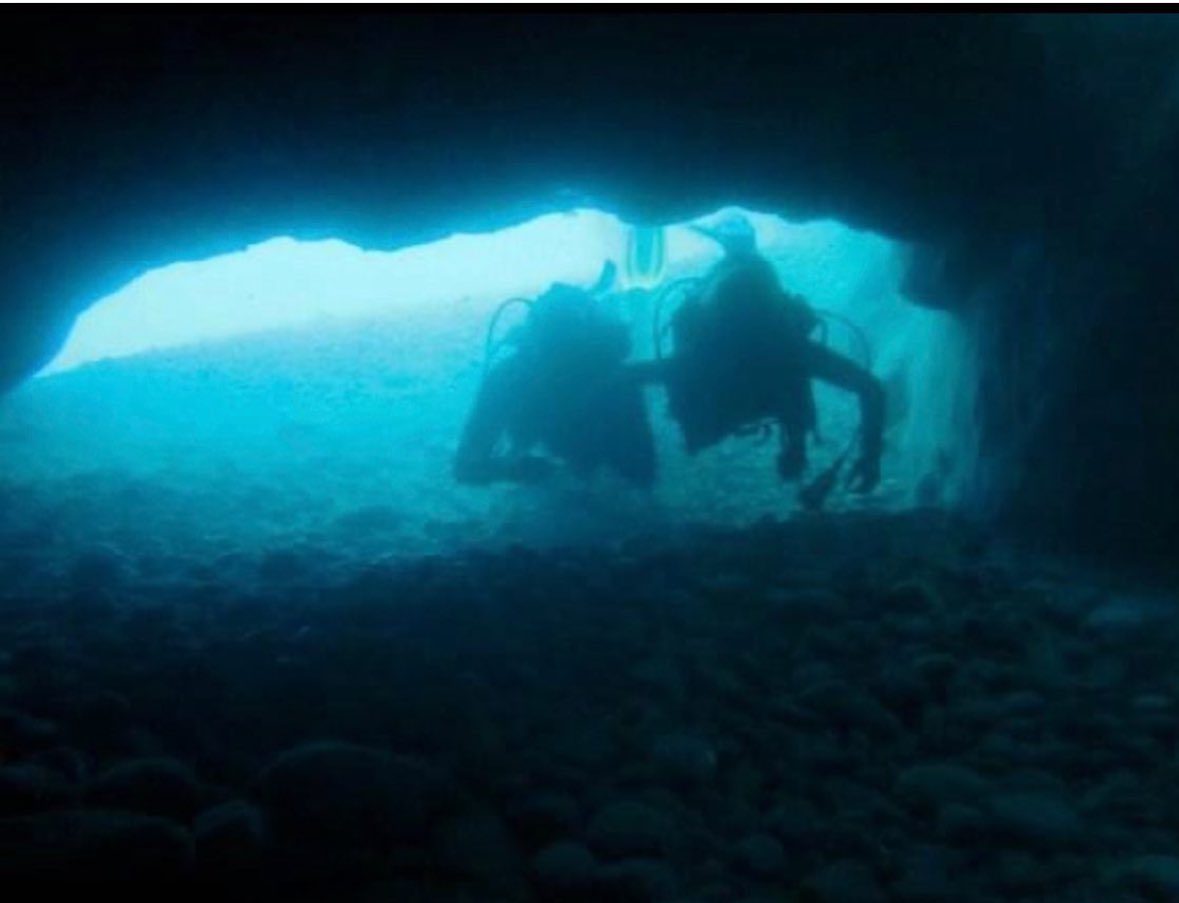 FIND YOUR PEOPLE✌🏻 The ones who encourage you to keep going bc thats when you find the magic. Right after this pic, my husband and I entered the cave where we watched tons of baby turtles dance✨ #5amwritersclub #kidlit #writingcommunity #ocean #kidlit #author #coffee #yachtie