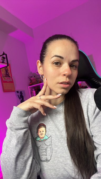 Un poco de charlita ma&ntilde;anera + Valorant 👉🏻 https://t.co/sGXju2gowB https://t.co/ZaPJoqHFXT<a href="/tag/twitch"class="tags"><span>#twitch</span></a><a href="/tag/marbellavice2"class="tags"><span>#marbellavice2</span></a>