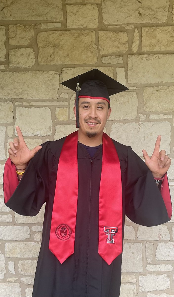 cheetoh_solis's tweet photo. It’s really happening… I wanna take the time to thank Jesus Christ for making anything and everything possible. I am nothing without him. Guns up baby! https://t.co/6cb1CjT687