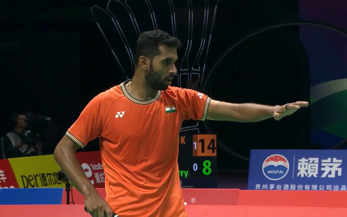 #ThomasUberCup2024 India vs Indonesia Update 🚨 HS Prannoy defeats A.S Ginting 2-1 after losing the first game. 21-13, 12-21, 12-21 📸Jio Cinema @PRANNOYHSPRI @BAI_Media