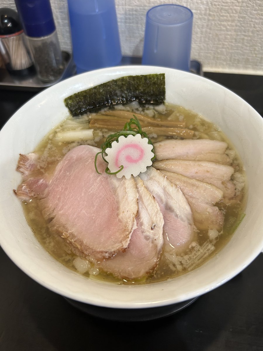 5月一発目は近所の麺処ふか瀬でチャーシュー塩中華蕎麦大盛り