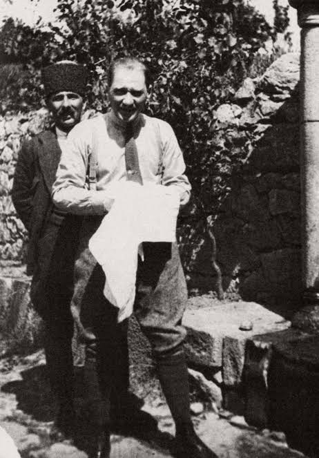 Mente Atatürk' ün en az bilinen fotoğrafını bırak.
#Ata #Atatürk #ATATÜRKçüHesaplarTakipleşiyor #YaşaMustafaKemalPaşaYaşa
🇹🇷🇹🇷🇹🇷♥️♥️♥️🇹🇷🇹🇷🇹🇷