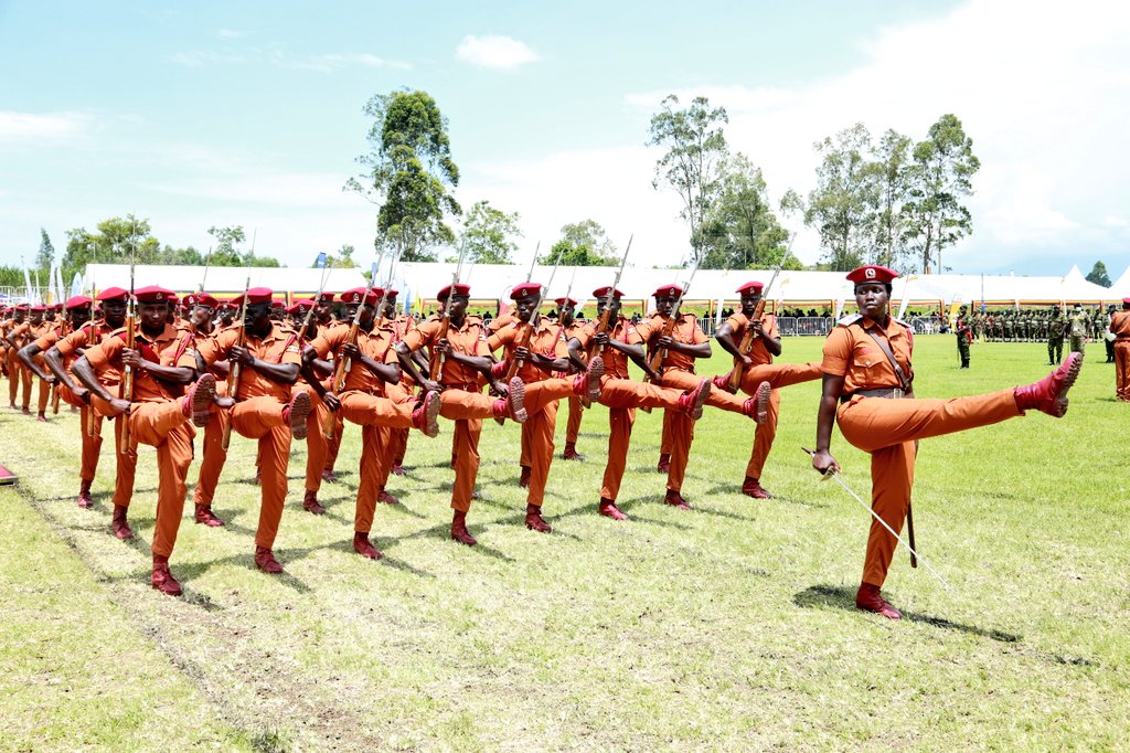UgandaPrisons's tweet image. Pictorial: 

A joint @MODVA_UPDF, @PoliceUg, @UgandaPrisons, and @ugwildlife Parade during the #InternationalLabourDay2024 celebrations at Mukabura Grounds in Fort Portal City, showcasing unity in advancing labour rights and productivity

UPS parade always shines best.