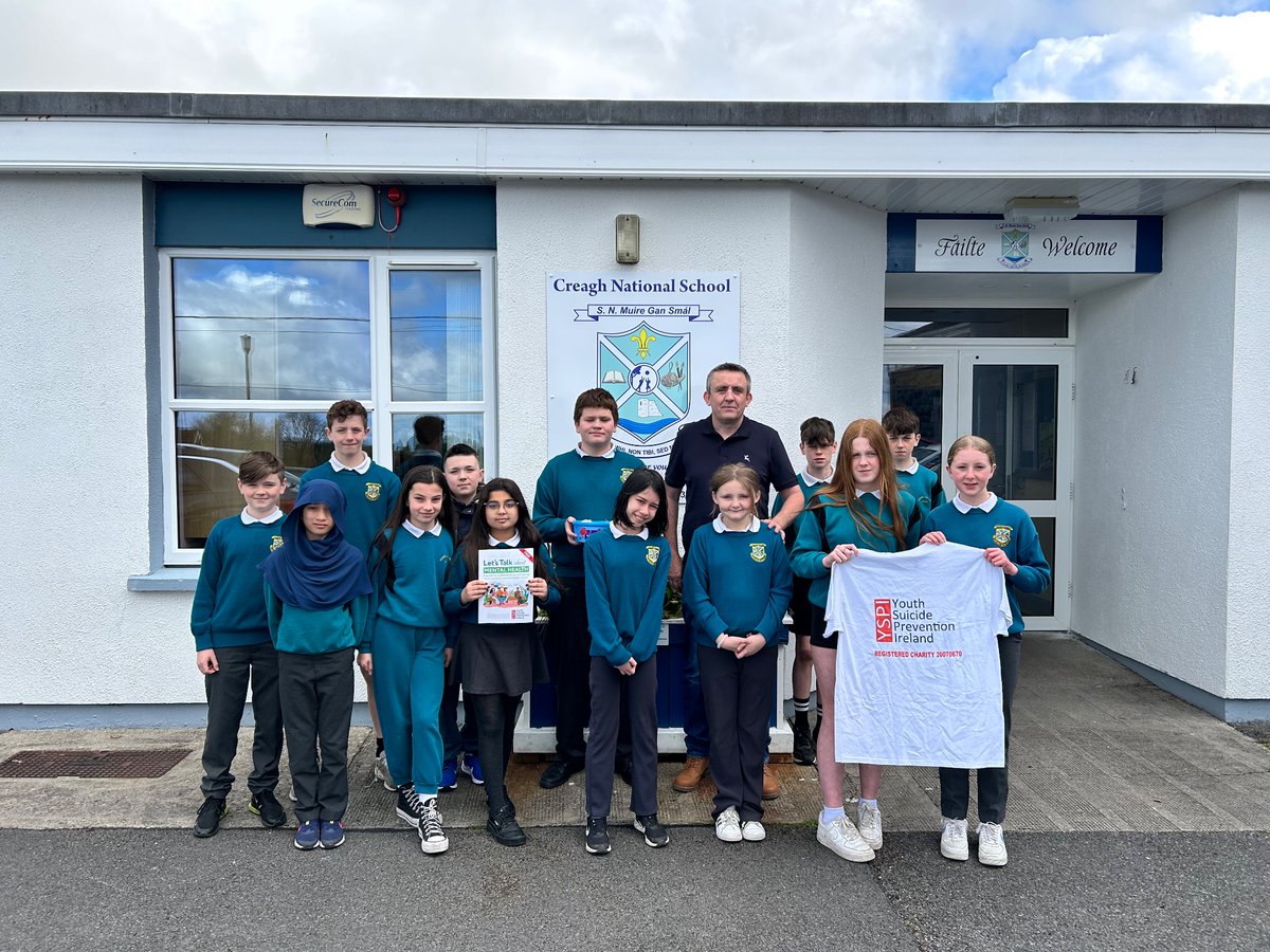 We were delighted to welcome Garry Hendricks to the school today to present him with €350. Our #StudentCouncil held a fundraiser to support his recent #SkyDive for Youth Mental Health Services. Here he is with his daughter Ella and our Student Council reps.