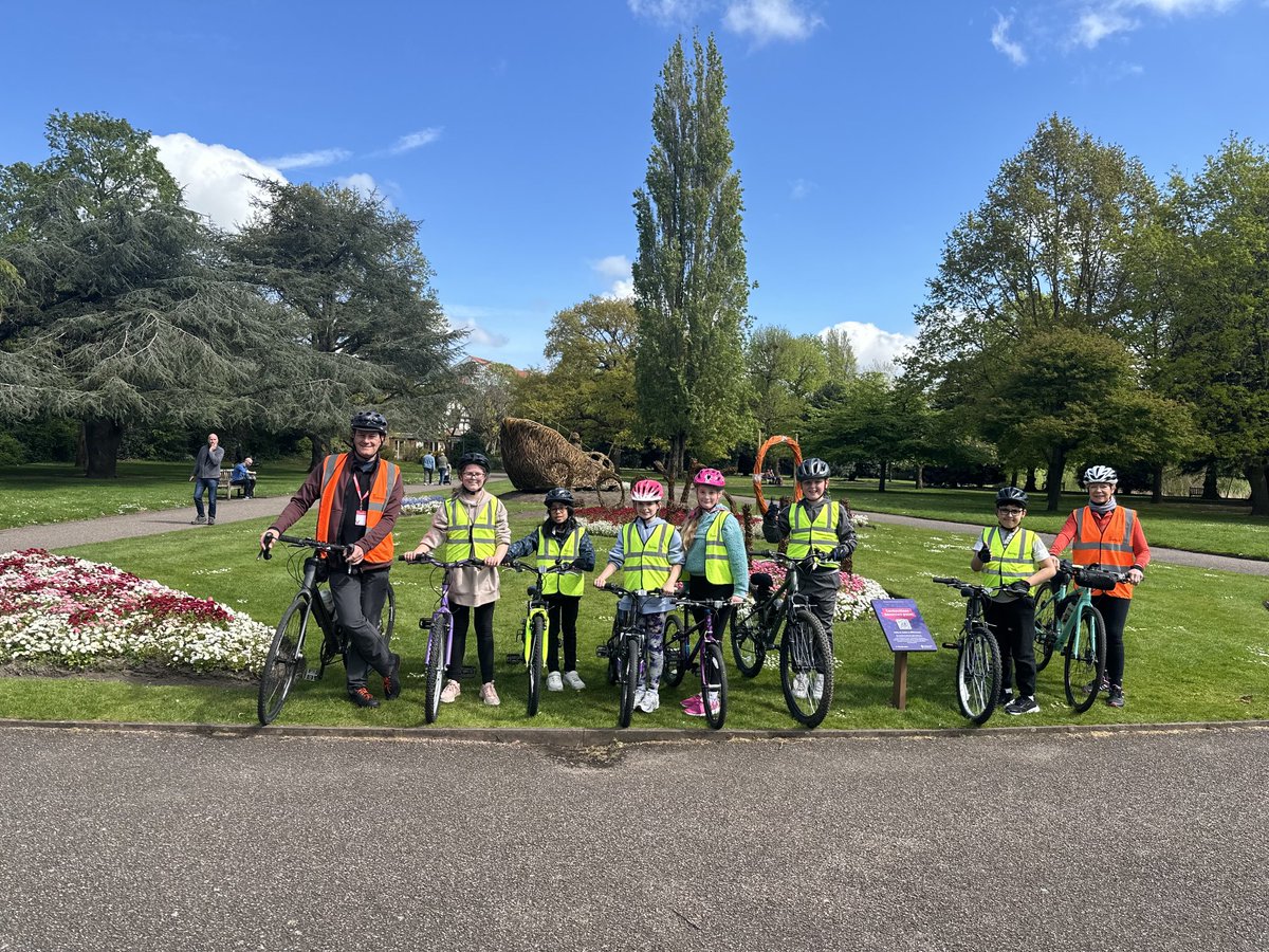 Great to see our pupils ⁦@GrosvenorParkA⁩ taking part in cycling lessons and road safety. Nice way to start the month of May