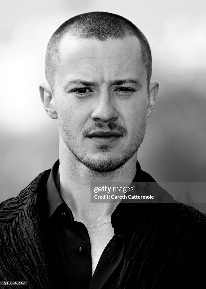 SelfiedeSami's tweet photo. HIS BEAUTY KILLS ME

#josephquinn https://t.co/9b0qv8jplz