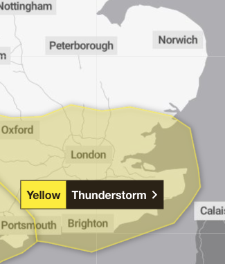 ⚠️ YELLOW THUNDERSTORM WARNING ⚠️ Thunderstorms expected tonight ⌛️ Valid 11pm Wed to 6am Thu 👀 Not all will see them ⛈️ Some torrential downpours in a short space of time ⛈️ 15-25mm likely in 1-2 hours ⛈️ Frequent lightning too ☔️ Localised flooding and spray on the roads