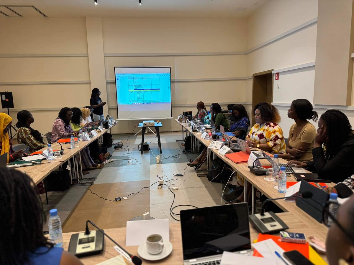 JgenSenegal's tweet photo. " Intersectionalité et droits des femmes au Sénégal".
20 militantes et féministes du Sénégal formées durant 3jrs avec l'appui du #HCDH, 15-19 Avril 24.
#hcdh #jgen #droitsdesfemmes #intersectionnalité #hautcommissariatdesnationsuniesdesdroitshumans @super fans #follower https://t.co/5cVB9ur1l5