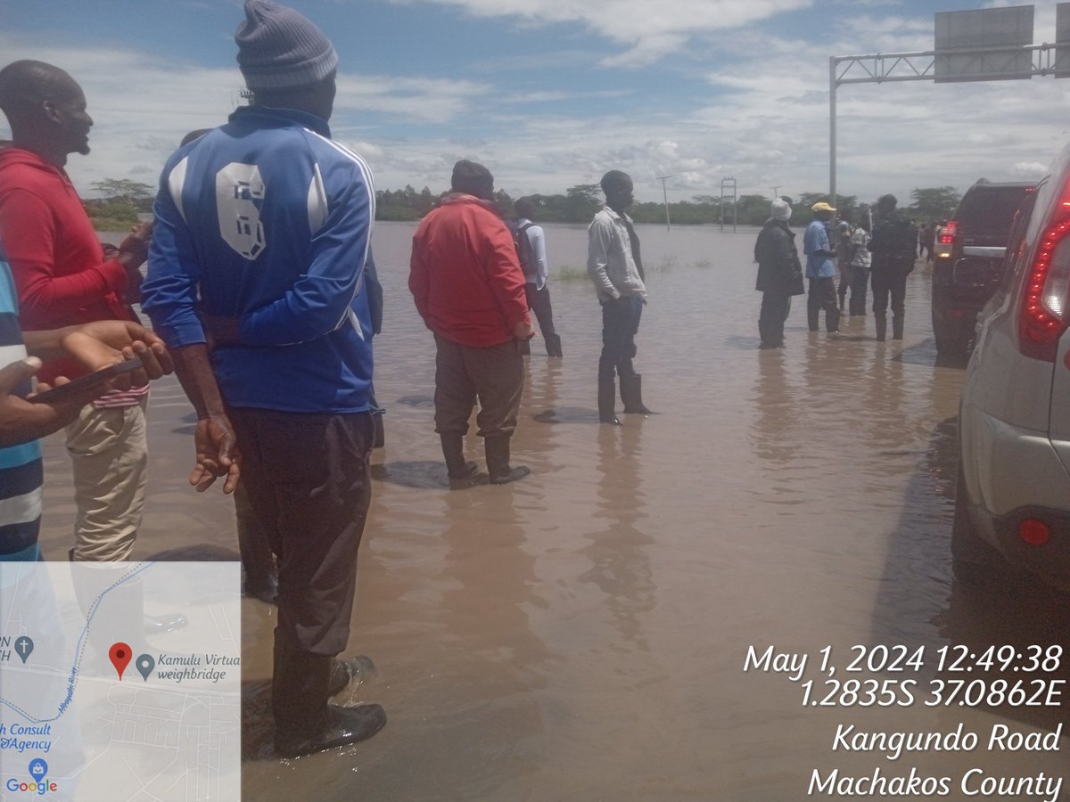 Current situation at Athi river Joska no crossing from Kamulu,Nairobi to Machakos county.Keep safe
#Flashfloods
#Keepsafe