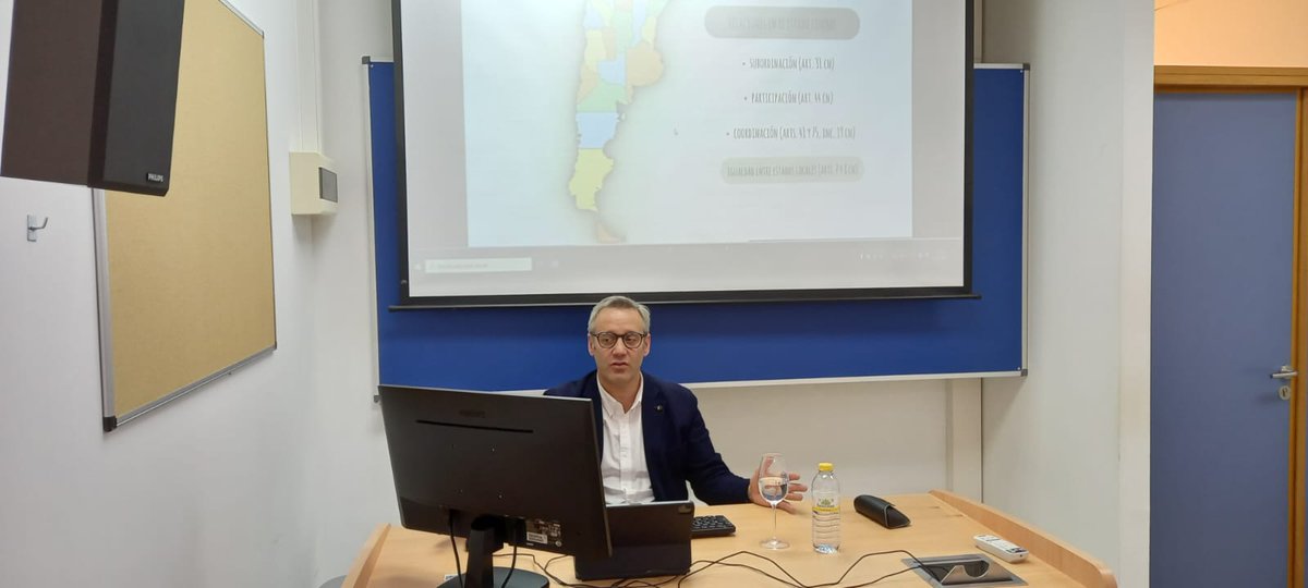 Nueva sesión del curso de Doctorado "Elementos para una investigación jurídica con perspectiva internacional", con el Dr. Leandro  Ríos, de la Universidad Nacional del Litoral de Argentina, que trató de la investigación en el ordenamiento argentino. ¡Excelente ponencia¡