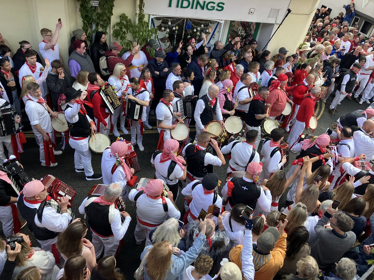 Christine Butler (@cbutlerbbc) on Twitter photo The Old OSS band are out of the Golden Lion, luring out the Red OSS #obbyoss #PadstowMayDay <a href="/BBCCornwall/">BBC Cornwall</a> The Old OSS band are out of the Golden Lion, luring out the Red OSS #obbyoss #PadstowMayDay <a href="/BBCCornwall/">BBC Cornwall</a>