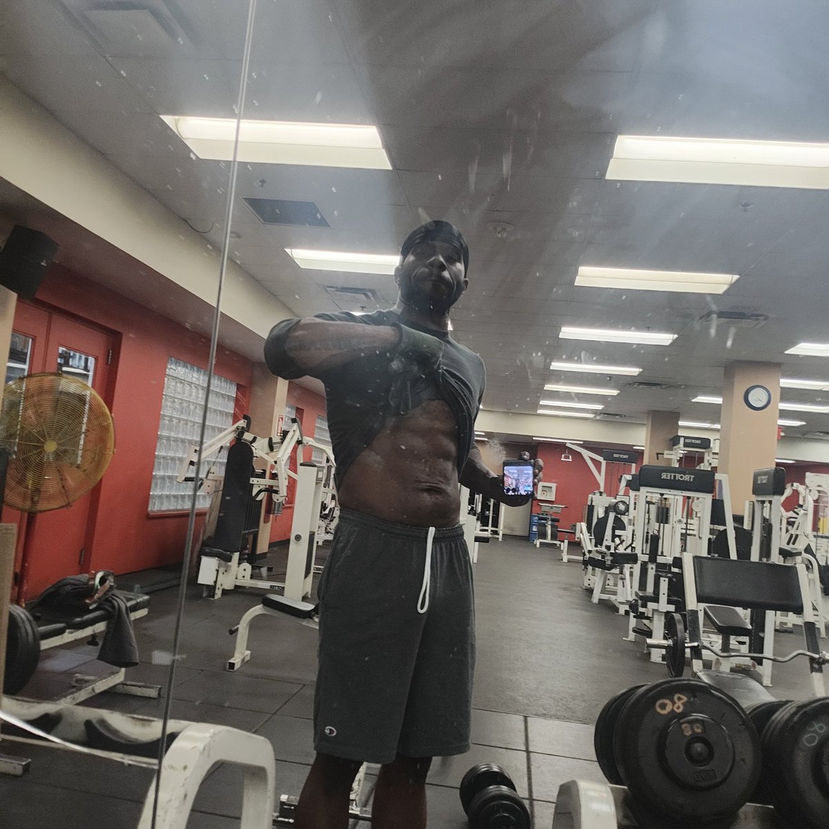 Early morning work out. Going for the 8pack now 😂💪🏿