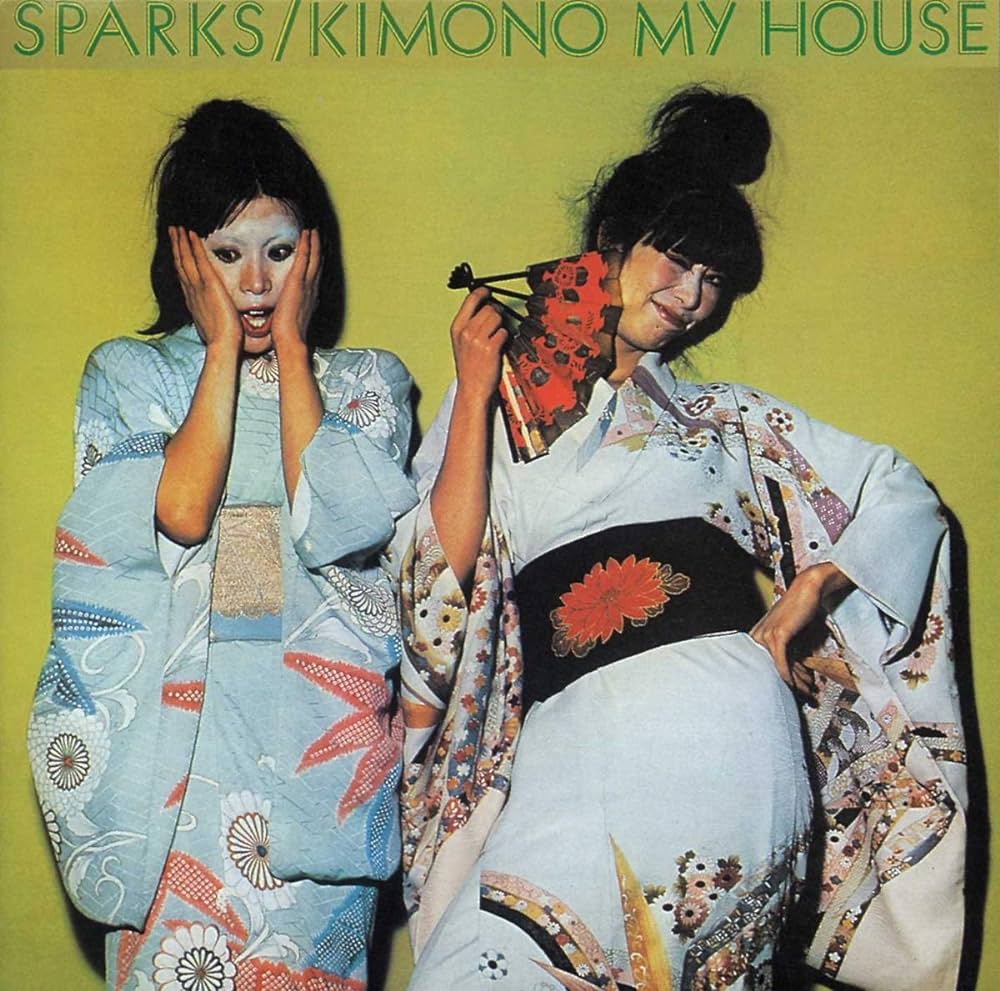 Paru ce jour il y a 50 ans, 'Kimono My House' de Sparks sera à l'honneur ce WE dans 33'70 sur @StationSimone Alliant théâtralité, glam-rock, délires expérimentaux et burlesques, les frères Mael signent ici un des albums les plus influents de l'histoire du rock et de la pop