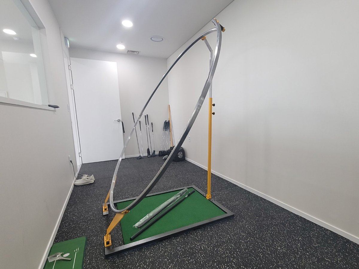 Proswing_Inc's tweet image. 회사에 골프스윙기를 설치하여 대표님과 직원들이 함께 사용하니 분위기도 좋아지고 골프로 모두가 행복해 합니다.^^
동료들과 올바른 궤도로 스윙연습하며 서로 레슨 합니다.^^

제품문의:1899-6637

#티샷연습기 #골프연습스윙기 #골프궤도교정장비 #드라이버궤도링 #아이언궤도링 #골프연습장필수템