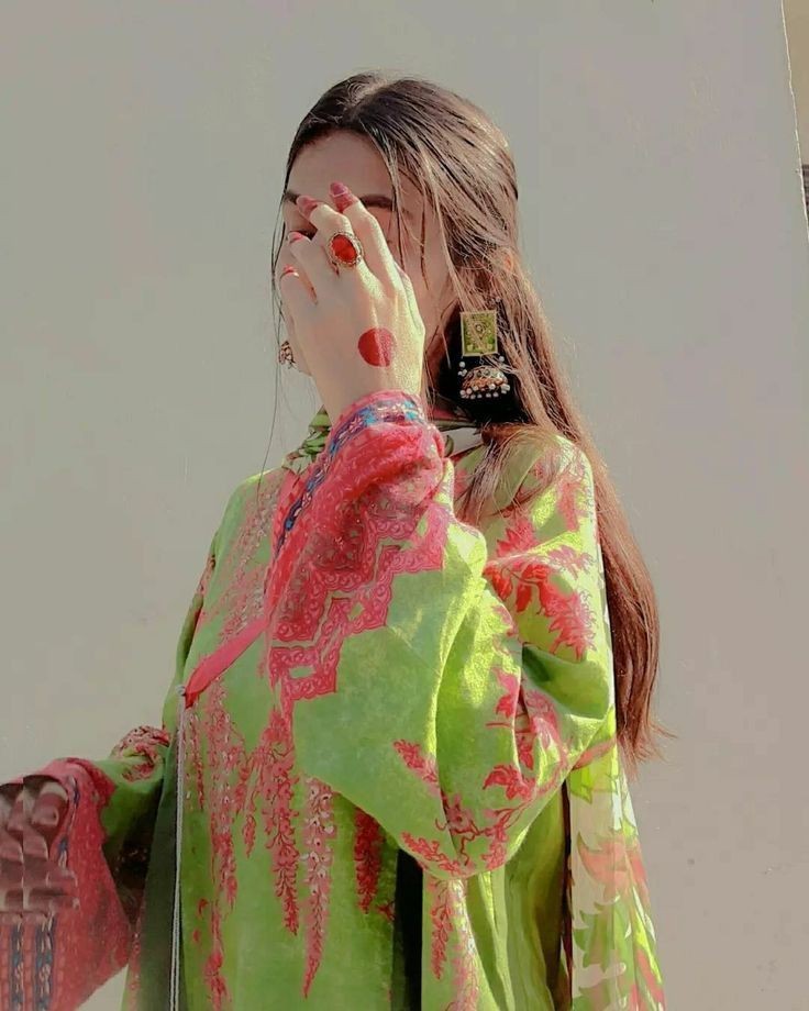 کسی کی جان جاتی ہےاور کسی کا کچھ نہیں جاتا🥀🖤