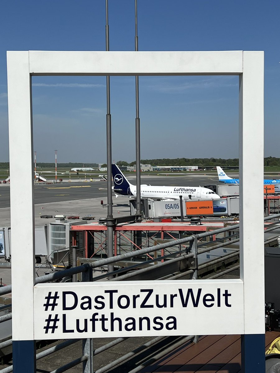 SpaethFlies's tweet image. Taking off in style from @HamburgAirport now for a special journey on @lufthansa #lufthansaallegris. The sunny terrace of LH’s new First Lounge is a great start 🤩 #PaxEx #avgeek