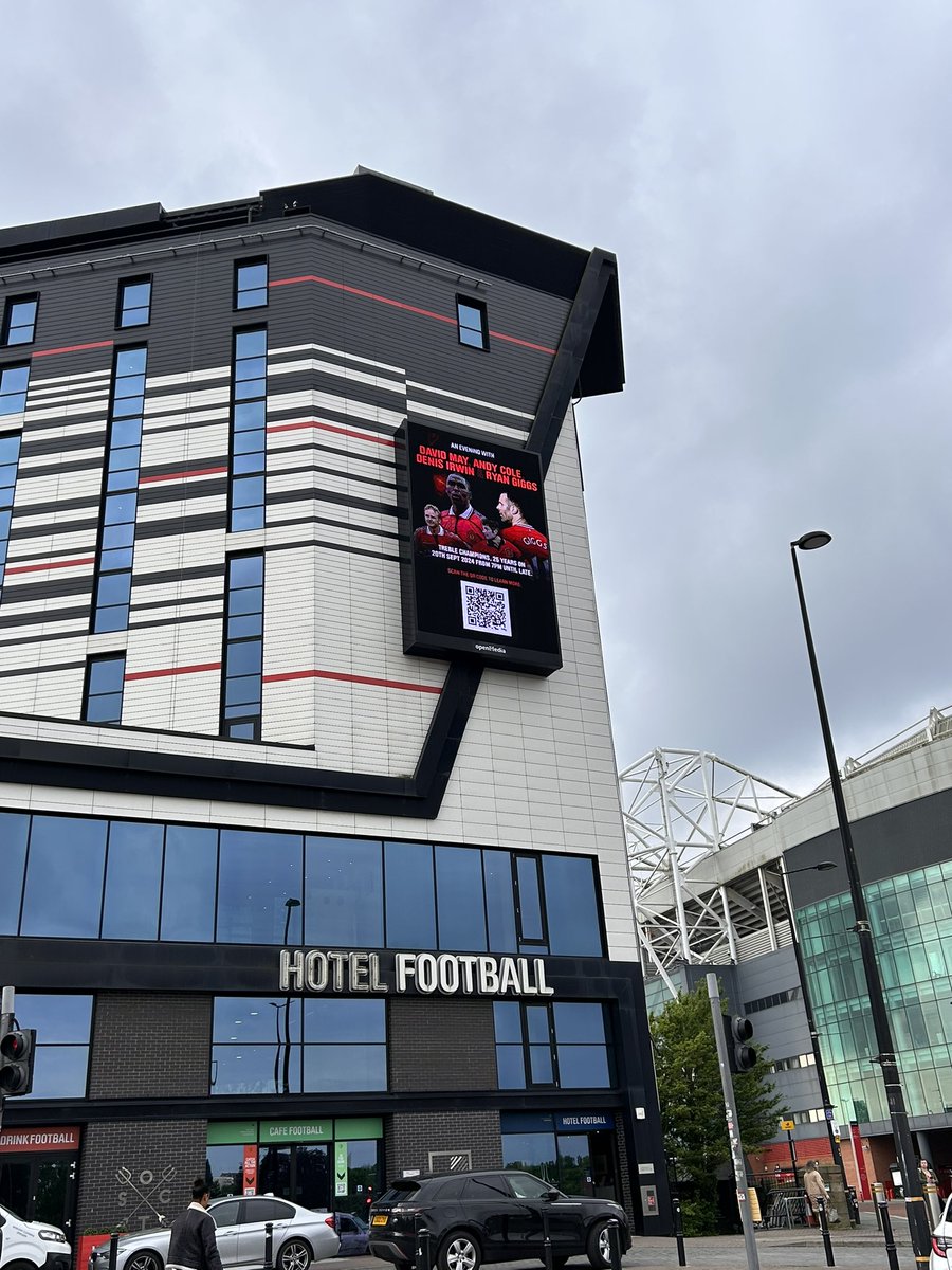Spotted outside Hotel Football👀❤️ Make sure you book your place before they sell out, they’ll be gone in a flash⚡️ bit.ly/4d6qsBL #event #manchesterunited #hotelfootball #aneveningwith