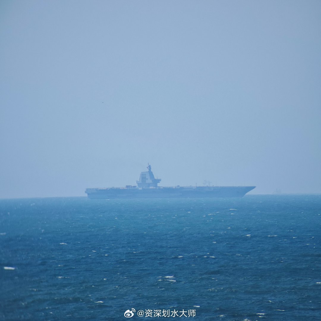 A really nice image of the PLANS-18 „Fujian“. (Image via @这丫头有点风 from Weibo)