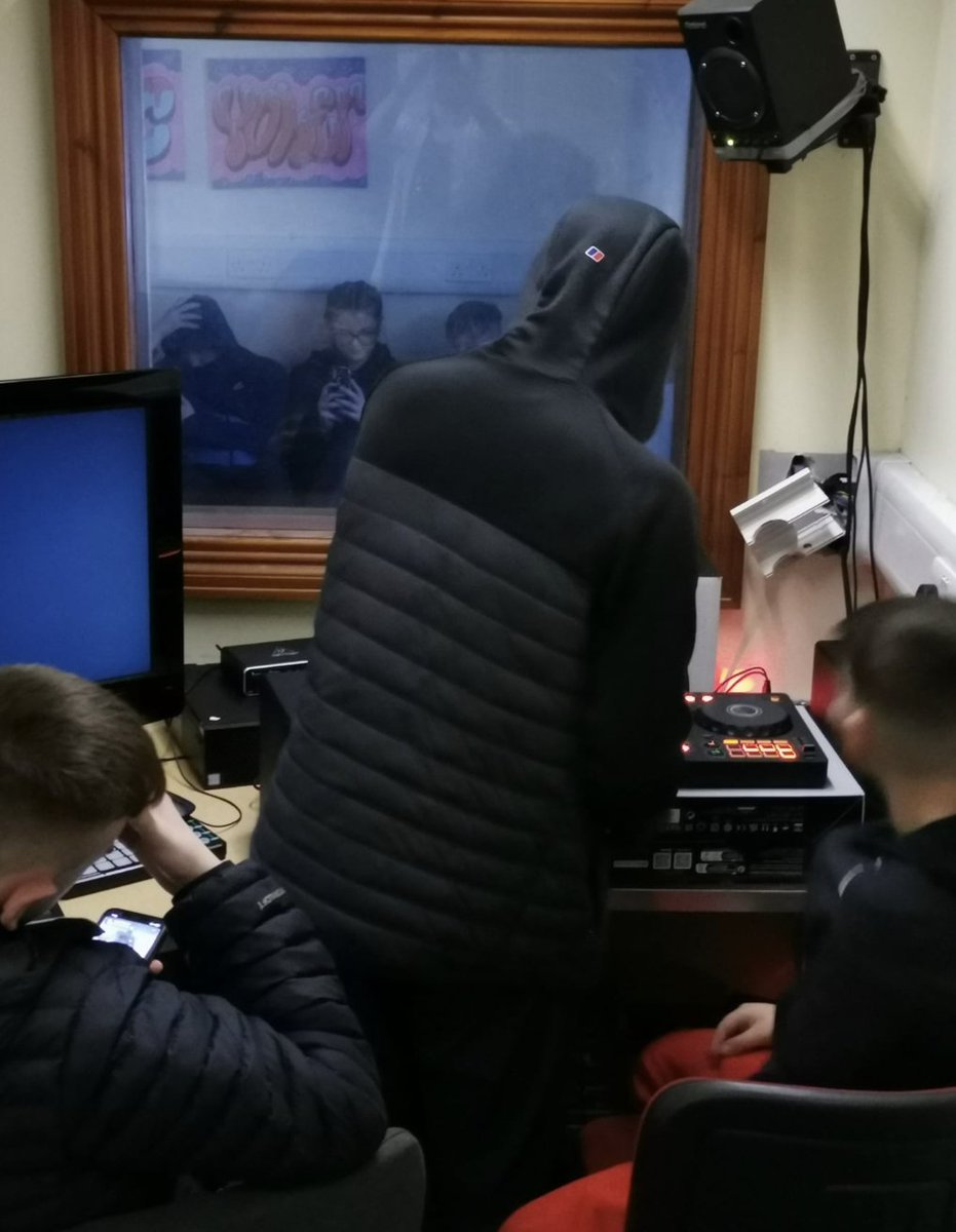 Good focus shown by the group while working the decks in our youth club in @CampusYoker. Some great skills on show with some solid beat matching & mixing! Back onto @abelton next week to develop the group's own material 🎚️🎛️🎵#youthwork #makingmusic #newsounds #dj #mixing