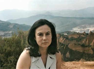«A poesía é unha patria estraña que me exila e me retén a un tempo», Luísa Villalta.