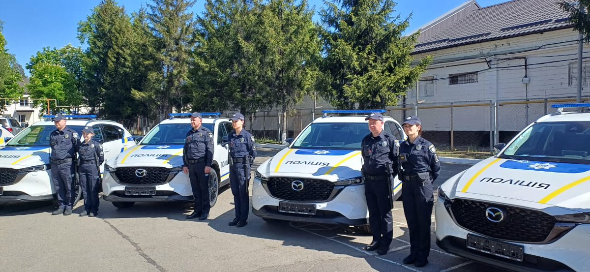 The French Ambassador to Ukraine, @GaelVeyssiere, handed over 1️⃣3️⃣ equipped vehicles to the National Police @MVS_UA. This transfer of vehicles is part of the strengthening of the fight against domestic and gender violence on the territory.