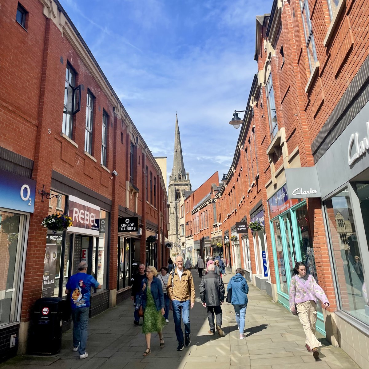 Sun's out! Shopper's out! 🌞 It's lovely to see the sun shining down on @PrinceBishops #PrinceBishopsPlace #ThisIsDurham #DurhamInSpring #LoveDurham #DurhamCity
