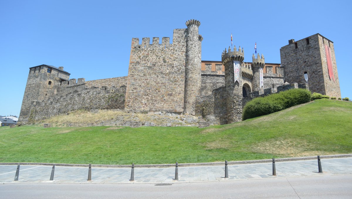 Castle of the Knights Templar, Ponferrada, Spain.
The Knights Templar settled in Ponferrada in 1178 thanks to King Fernando II of León.
The chosen place was a small Roman fortress that rose above the city and that had been built on an old Celtic fortress.