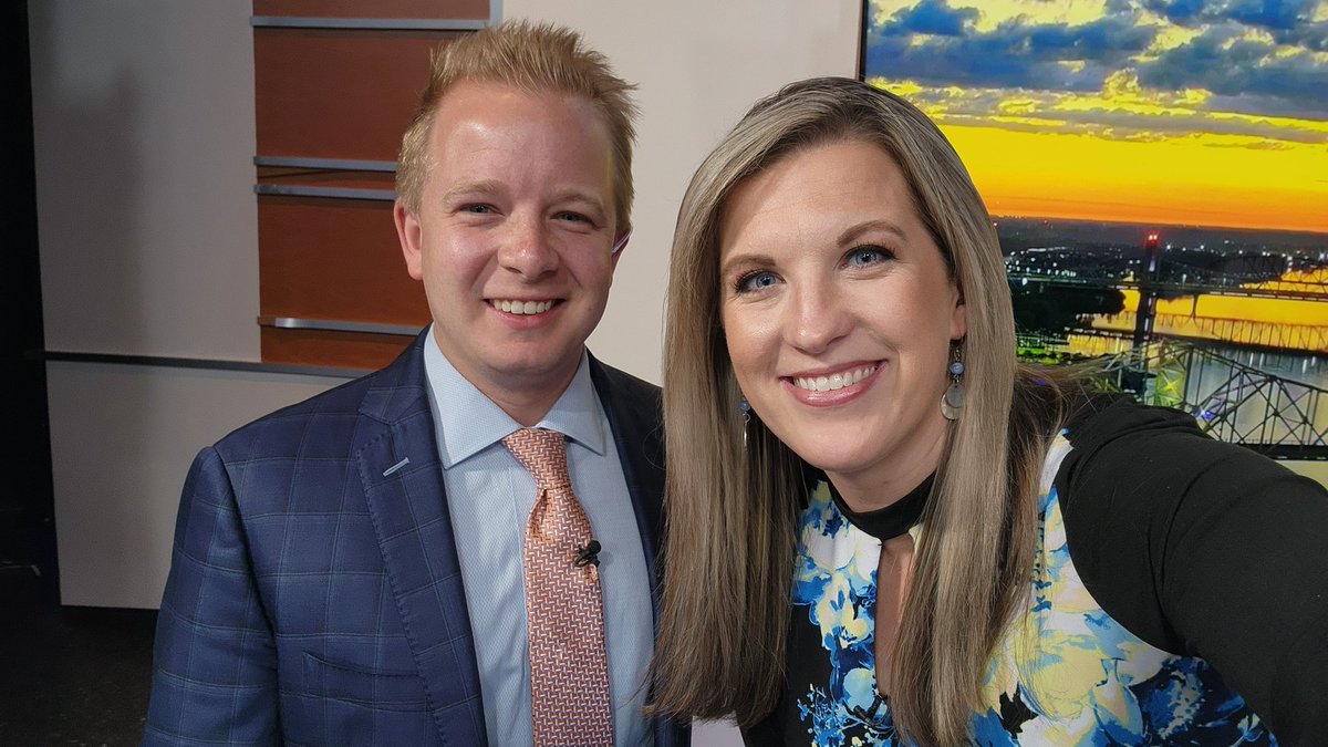 Waking up with your *Noon team* this morning. Look at that sunrise! A beautiful morning for our team on the backside at Churchill. 🐎