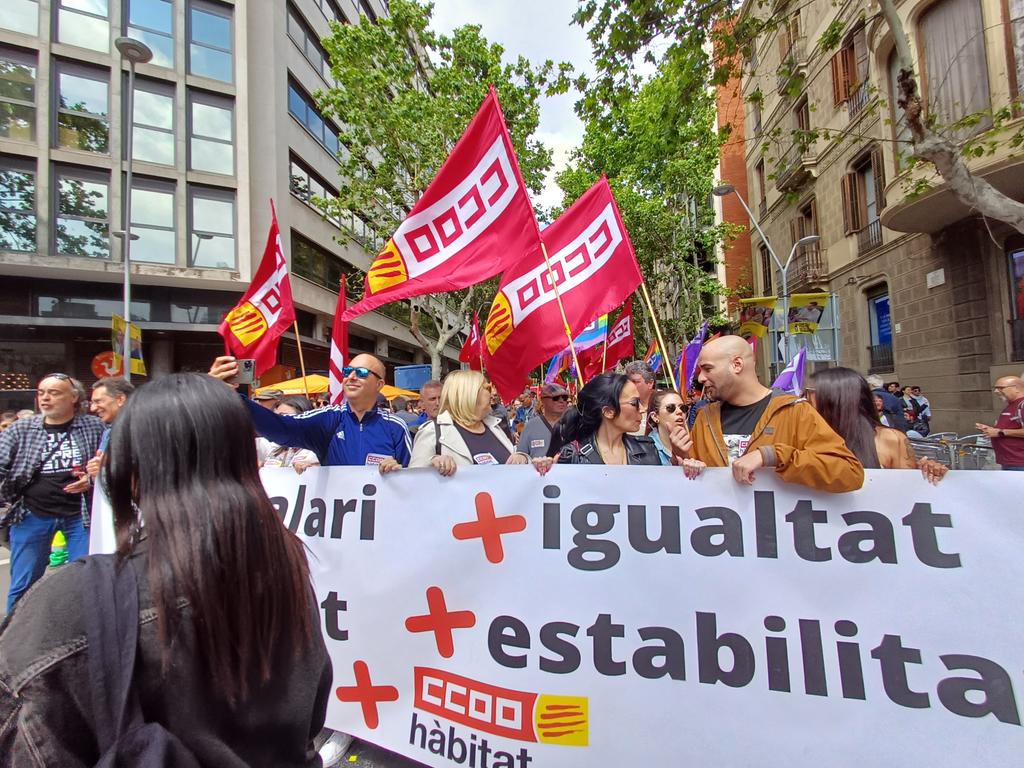 CCOOHabitat_Cat's tweet photo. @CCOOHabitat_Cat i @ccoocatalunya en la manifestació del #1rMaigCCOO per la plena ocupació ‼️

#1MCCOO  #PlenaOcupacio #PlenoEmpleo @CCOO_Habitat https://t.co/9wWxAxhk7H