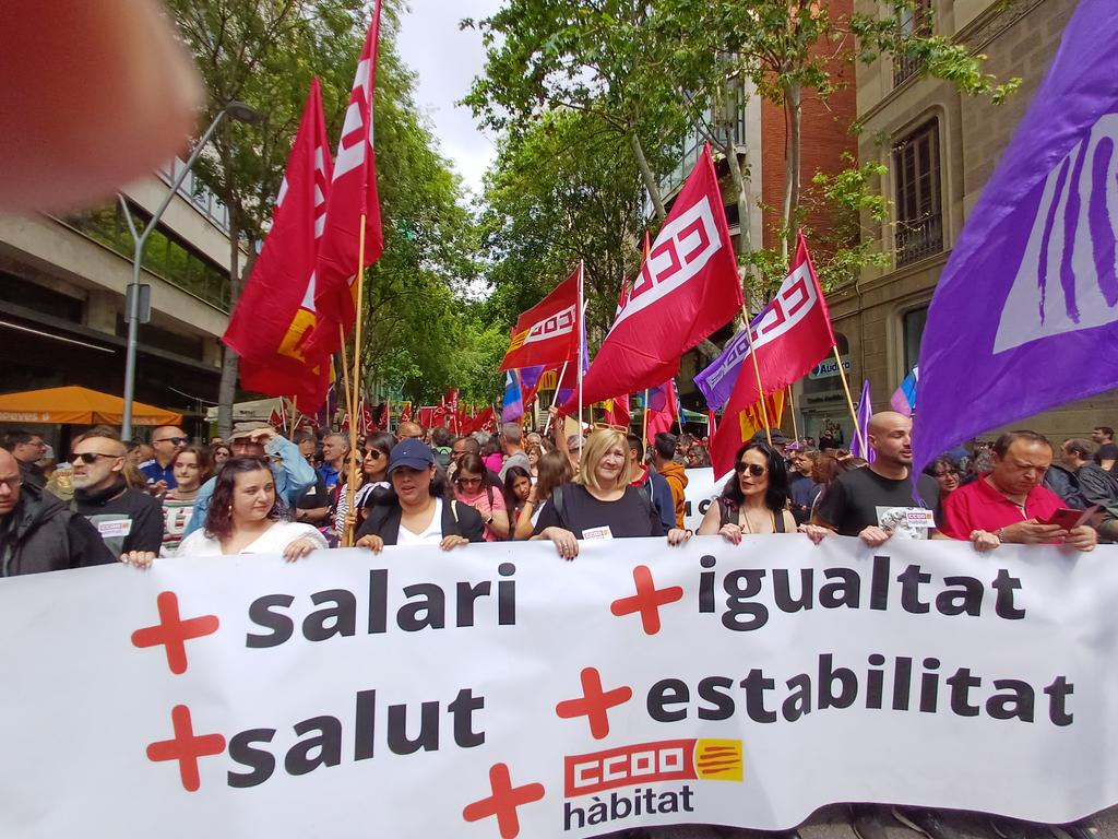 CCOOHabitat_Cat's tweet photo. @CCOOHabitat_Cat i @ccoocatalunya en la manifestació del #1rMaigCCOO per la plena ocupació ‼️

#1MCCOO  #PlenaOcupacio #PlenoEmpleo @CCOO_Habitat https://t.co/9wWxAxhk7H