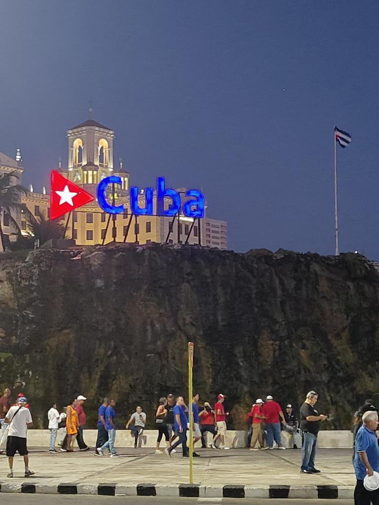 Ya mi Cuba está de fiesta, el pueblo trabajador se levanta en la defensa de nuestra Revolución. Viva el 1ero de Mayo! Viva la Revolución! #PorCubaJuntosCreamos