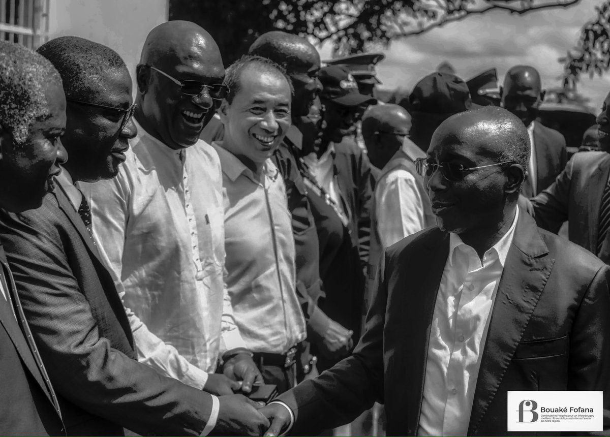 Je souhaite à chacun et à chacune une excellente fête du travail. Que ce mois de mai soit pour vous tel un jardin fleuri où chaque jour est une nouvelle éclosion de réussite. Mes premières pensées se dirigent vers mes collaborateurs, sans qui nous n'aurions pu accomplir ce vaste