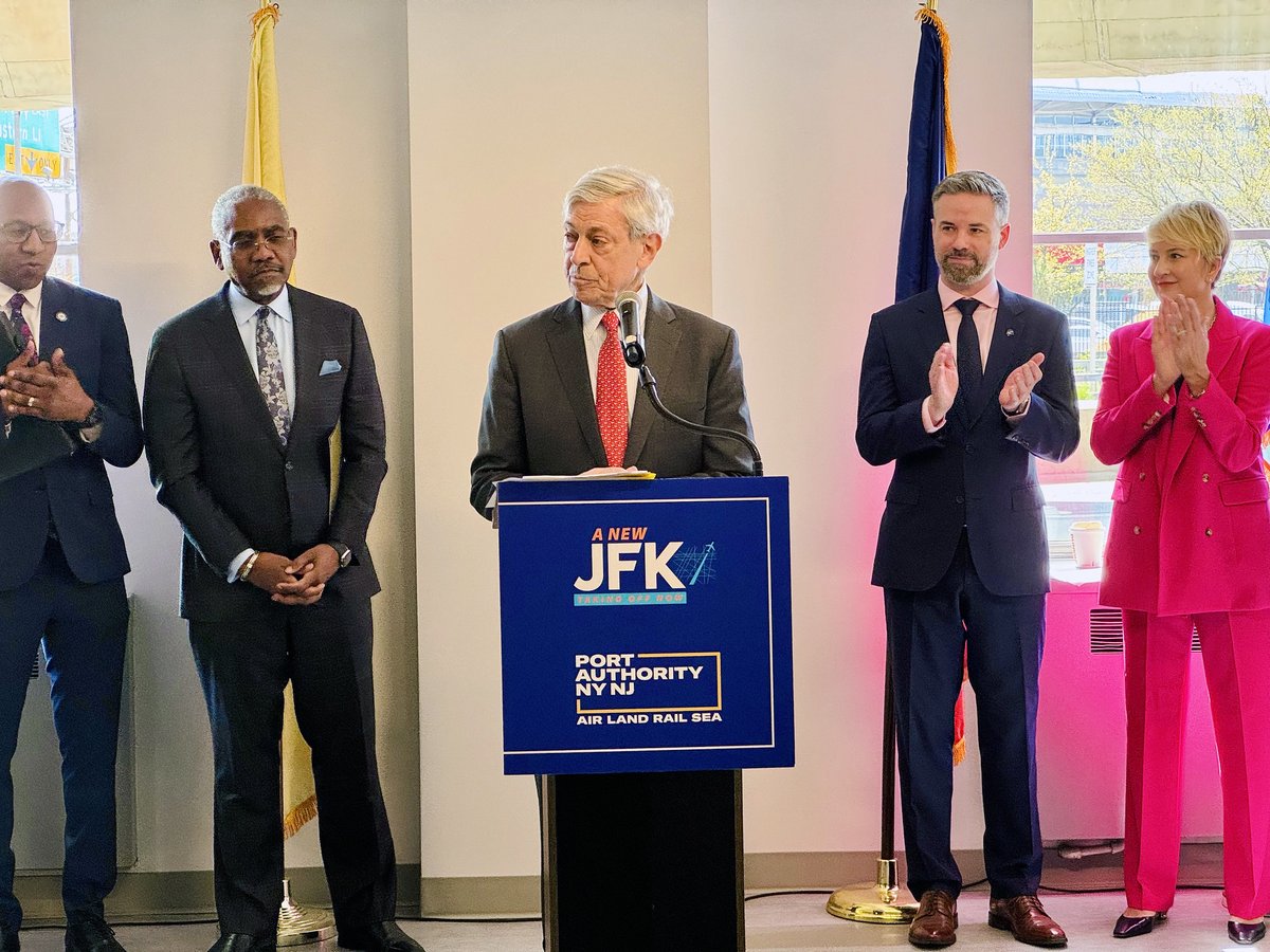 zurl.co/eeMH  JFK International Airport Sets Record. $2.3 Billion In Contracts Awarded to Minority and Women-Owned Business Enterprises (MWBE). Largest Participation Of #MWBE Firms On Any Public-Private Partnership Project In New York State History. #localcontent