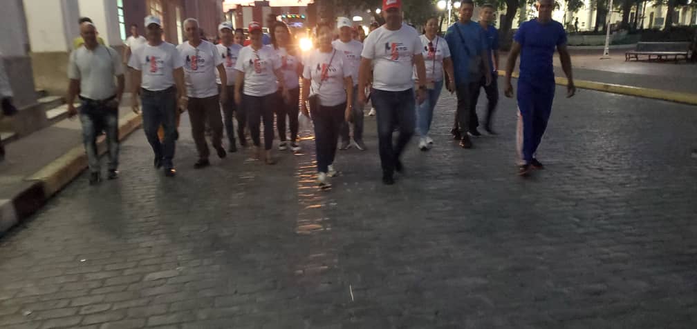 anamarianpp's tweet photo. #Cuba🇨🇺 Es #1DeMayo !!!!
Ya vamos por las calles de Santa Clara, camino a la Plaza, junto al Che Guevara y su destacamento de refuerzo.
El pueblo santaclareño alegre y comprometido: #PorCubaJuntosCreamos 🇨🇺❤️❤️❤️❤️❤️ https://t.co/MCyyyrflO4