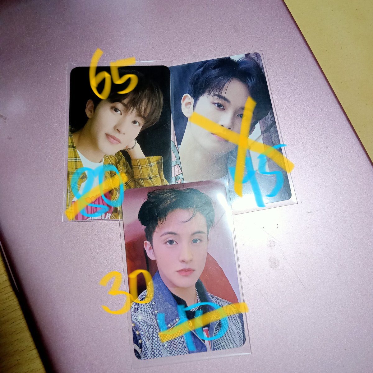 { help rt are appreciated }
wts // want to sell aab mark 
- mark kolbuk wtmc flanel kuning
- mark bene ktown istj 

# dom jaksel, can keep event with dp (shopvid, freeong xtra) 
# all in good condition (dm for more info) 
ps: yg mau cod pas tds bisa yah 

kindly (@) aft dm!